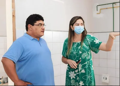 Prefeito de Altos durante vistoria em hospital