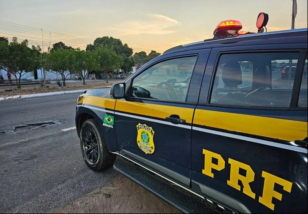 PRF apreende carga de 10 mil peças de confecções sem documentação fiscal