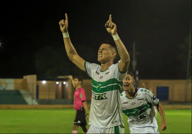 Rhuann comemorando gol nos últimos minutos contra o Picos