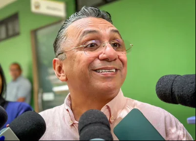 Vereador Dudu em conversa com a imprensa nesta quarta-feira (11)