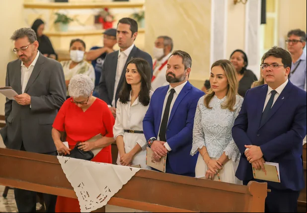 Autoridades participaram da missa