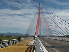 Britânico morre ao escalar ponte na Espanha para criar conteúdo.