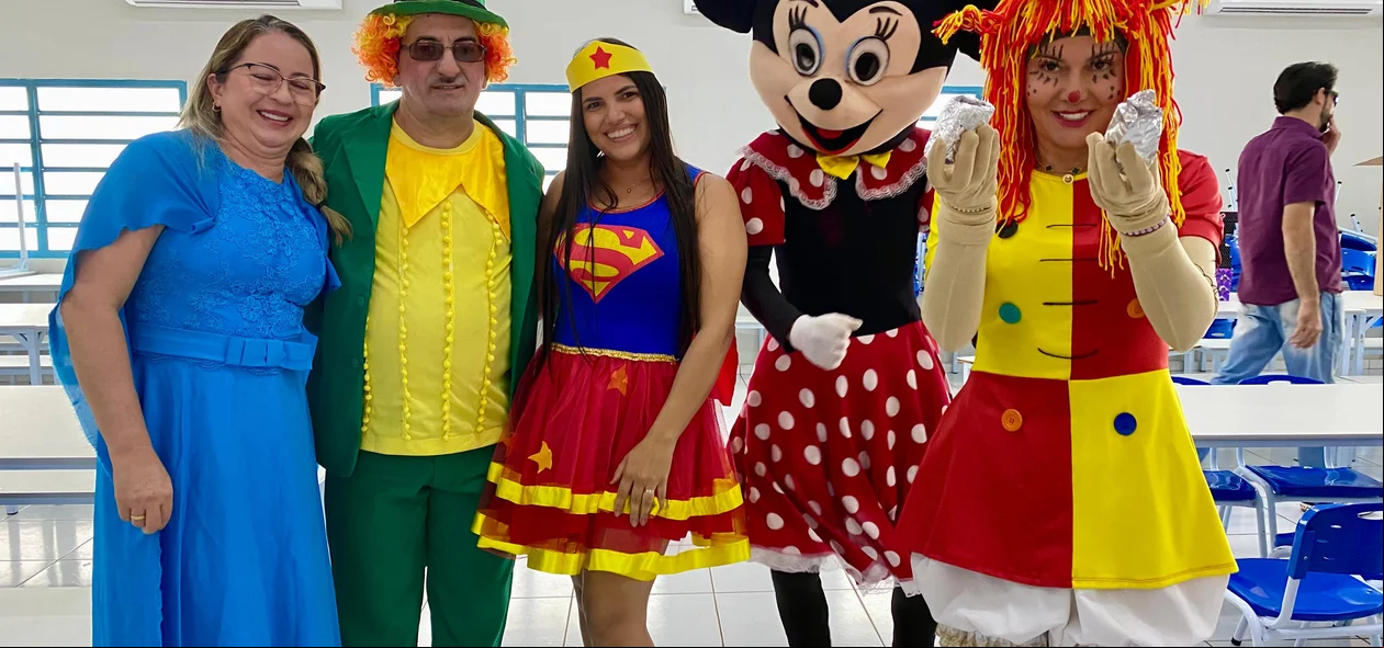 Prefeita Ivanária Sampaio realiza entrega de presentes para crianças em Esperantina