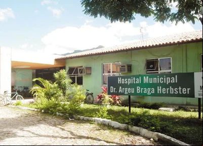 Principio de incêndio em hospital assusta funcionários e pacientes em cidade do Ceará.