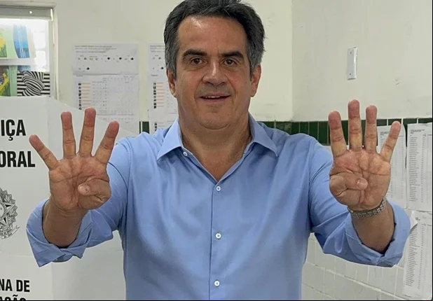 Senador Ciro Nogueira em seu local de votação
