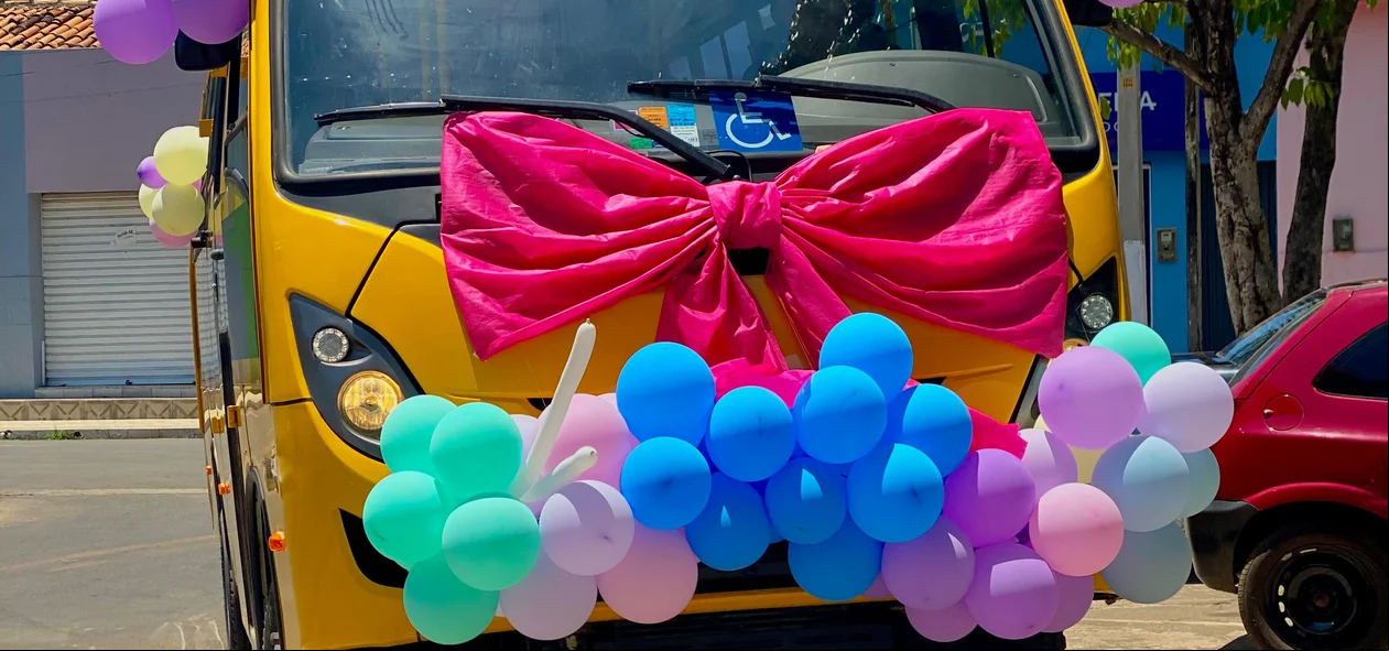 Prefeitura de Esperantina entrega novo ônibus escolar