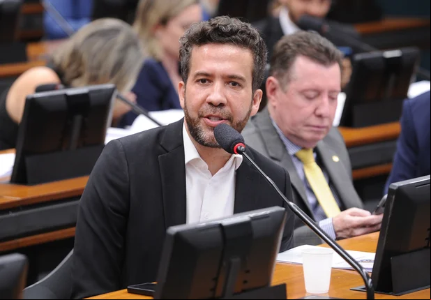 Deputado André Janones
