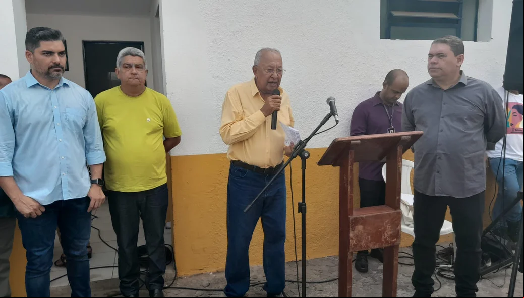 Dr. Pessoa entrega reforma do Mercado da Vermelha