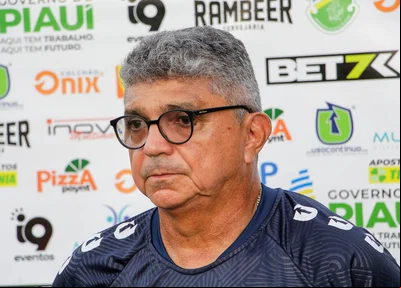 Flávio Araújo, técnico do Altos