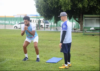 Emílio, zagueiro do Parnahyba e fisioterapeuta Joalyson