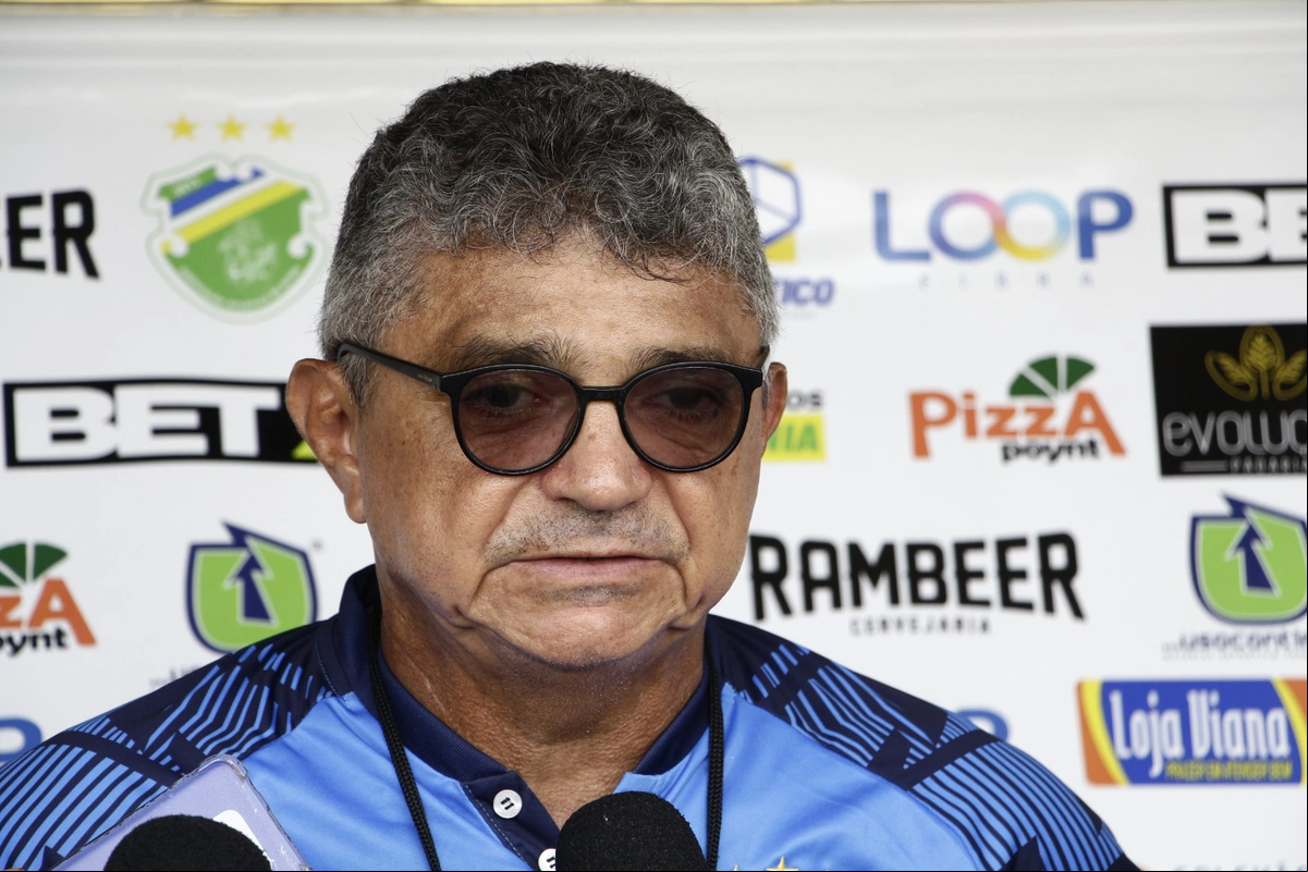 Flávio Araújo, técnico do Altos
