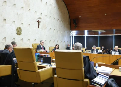 Ministro Luís Roberto Barroso presidindo sessão no STF