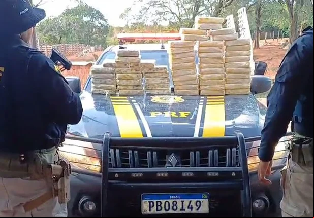 PRF apreende 57 kg de drogas dentro de veículo em Gilbués