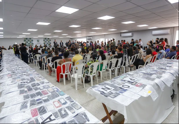 A devolução dos 700 celulares  aconteceu na sede da SSP, na zona leste de Teresina.