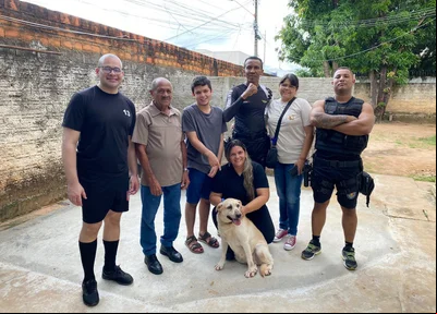 Cadela Mel ganhou novo lar