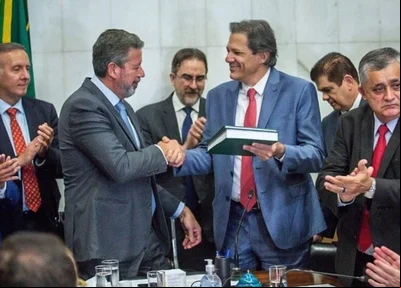 Fernando Haddad entrega o texto com a primeira regulamentação da reforma tributária