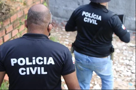 Filho mata e corta a mão da mãe para sacar dinheiro em Salvador