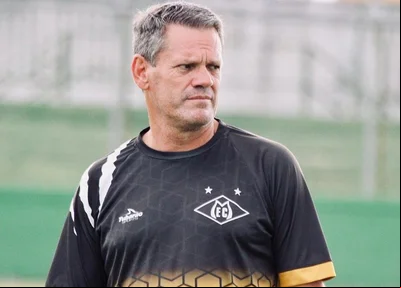 Ito Roque, técnico do Fluminense-PI
