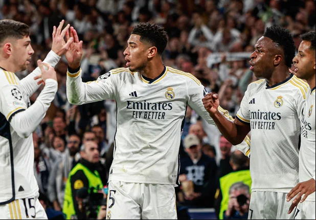 Jogadores de Real Madrid comemoram gol de empate de Valverde