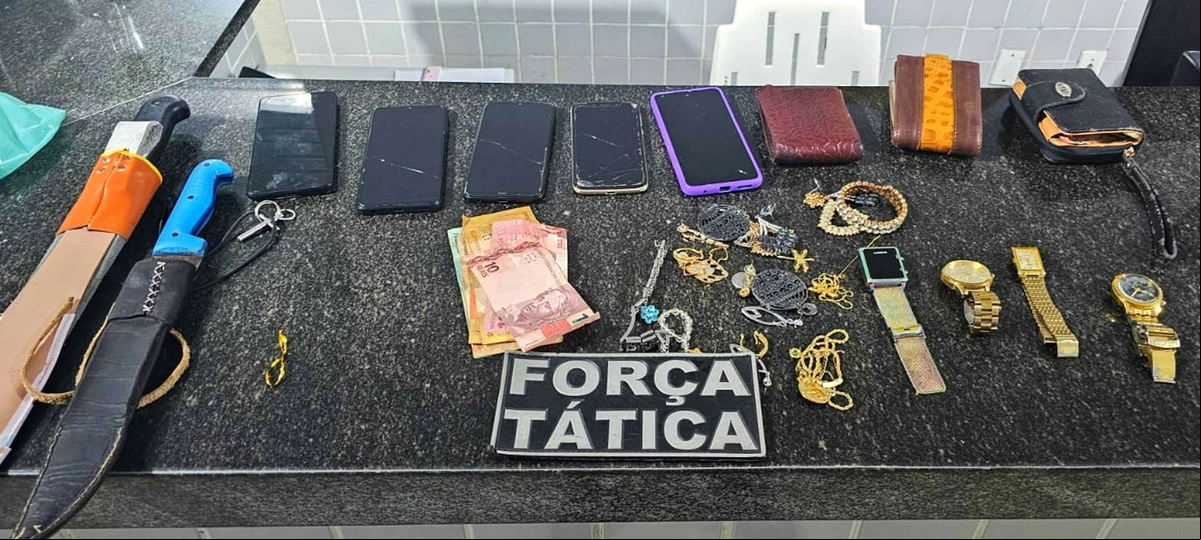 Material apreendido com a dupla em Campo Maior