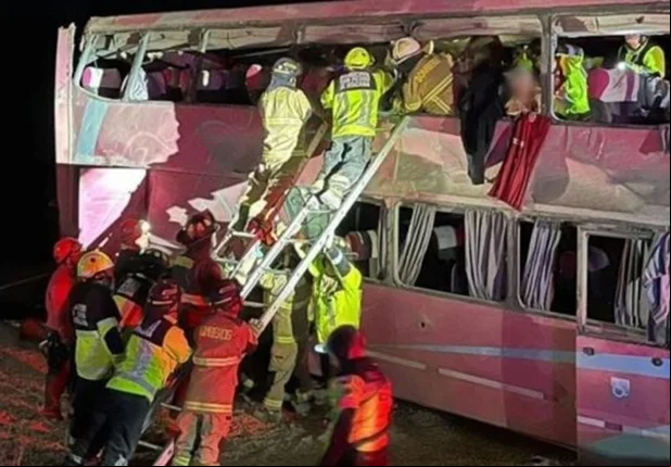 Ônibus de turismo com brasileiros capoto no norte do Chile