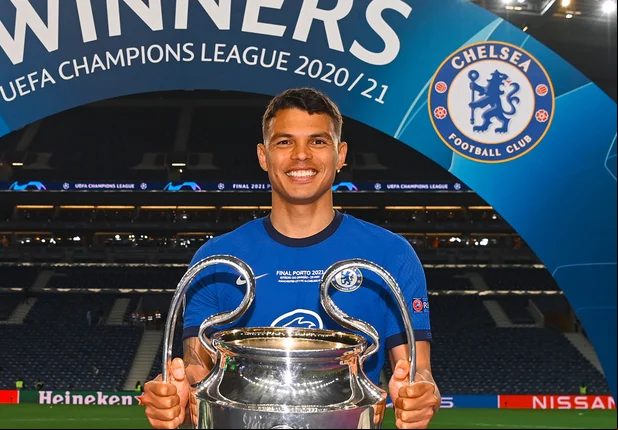 Thiago Silva anuncia saída do Chelsea