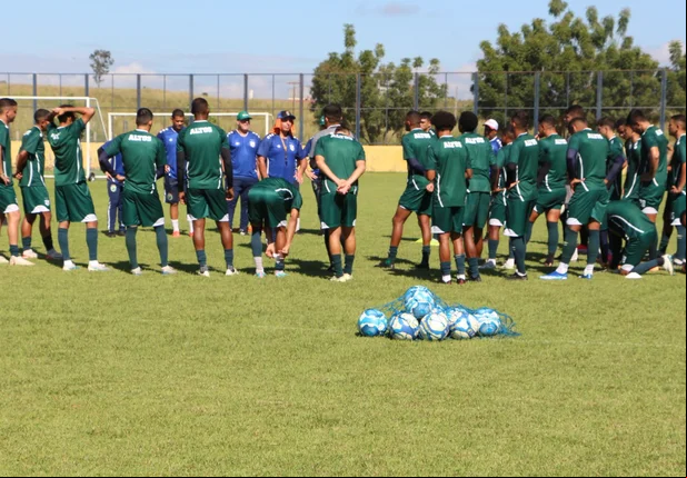 Altos realiza último treino em Teresina antes do duelo contra o Águia de Marabá