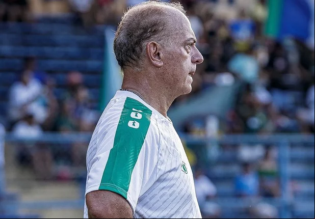 Carlos Rabello, técnico do Altos