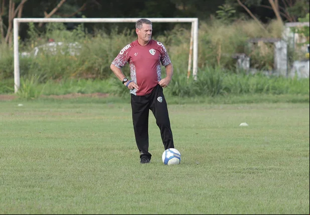 Ito Roque, técnico do Fluminense-PI