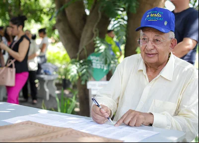 Prefeito Dr. Pessoa assina ordens de serviço