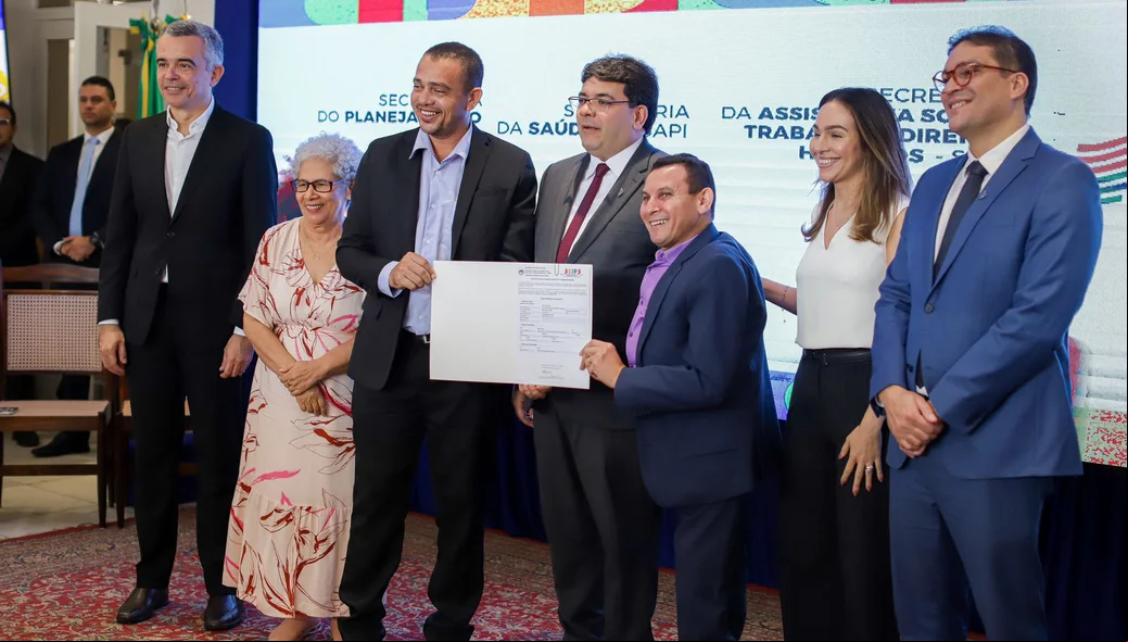 Secretários durante solenidade com o governador Rafael Fonteles
