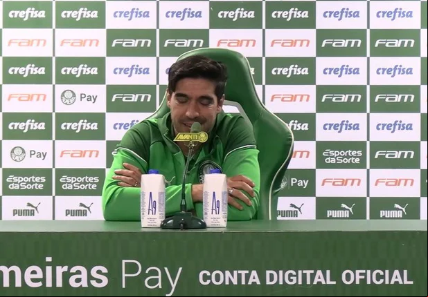 Abel Ferreira durante coletiva de imprensa