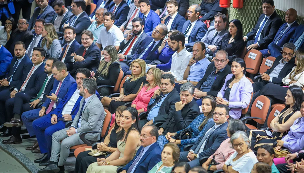 Autoridades , Familiares e amigos prestigiando a posse de Daniel Eufrásio