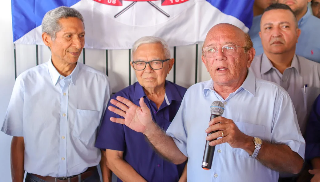 Edson Melo fala aos presentes
