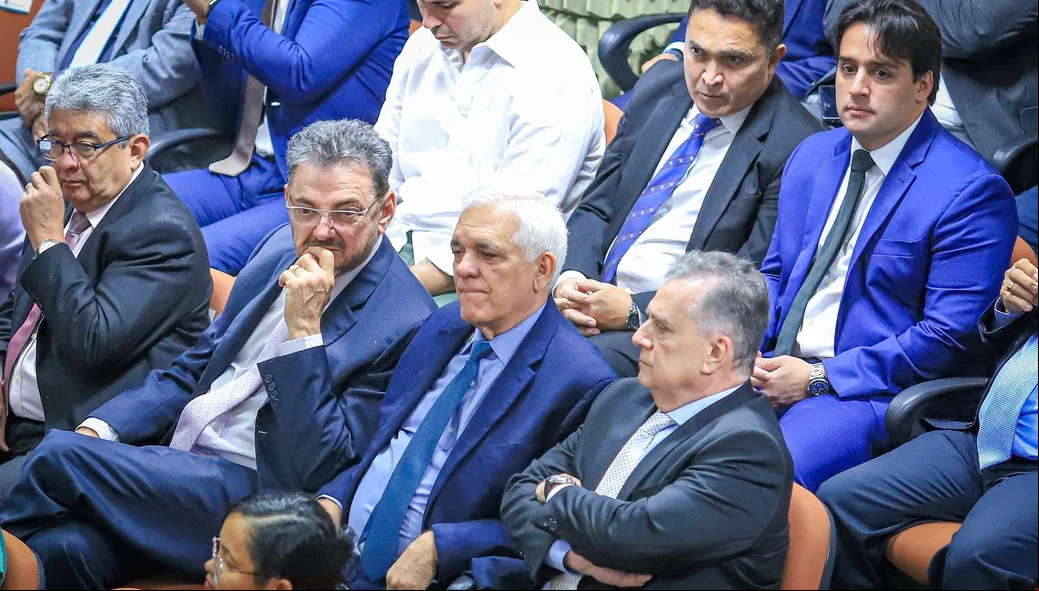 Wilson Martins, Themístocles Filho e Flávio Nogueira durante solenidade