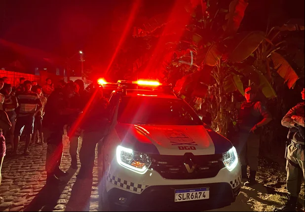 Polícia Militar no local do homicídio no Todos os Santos
