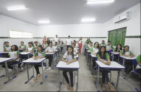 Rafael Fonteles entrega moderna estrutura de escola de tempo integral em Demerval Lobão