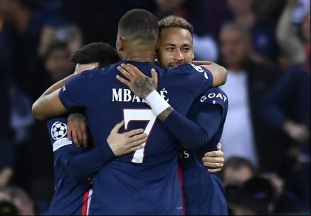 Messi, Neymar e Mbappé dão show e PSG goleia