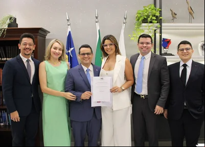 Advogada Ívilla Araújo (ao centro) é a nova presidente da Comissão de Direito Eleitoral da OAB-PI