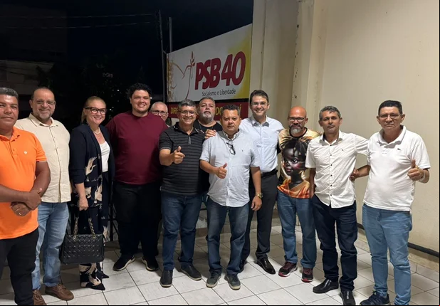 Celso Henrique (ao centro) assume diretório municipal do PSB em Teresina