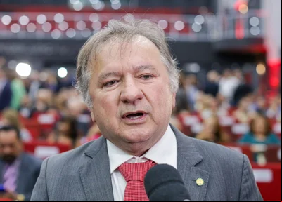 Deputado Merlong Solano