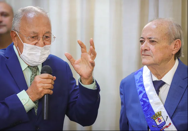 Dr. Pessoa em discurso de transmissão de cargo