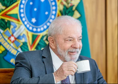 Lula durante café da manhã com jornalistas