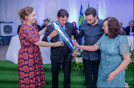 Prefeito reeleito de Riacho Frio é empossado
