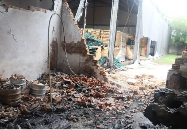 Área de estoque da Ambev incendiada