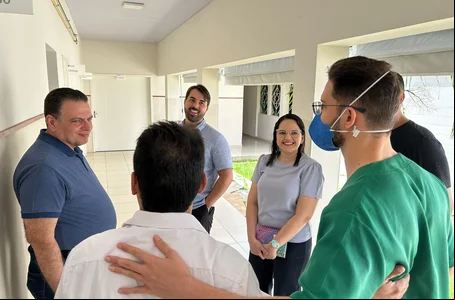 Deputado Gessivaldo Isaías visita Hospital Santa Cruz em Pedro II