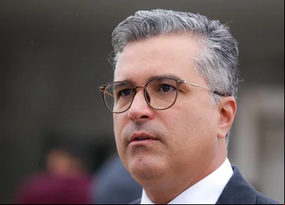 Dr. Vinicius Nascimento, deputado estadual pelo PT e líder do Governo na Alepi