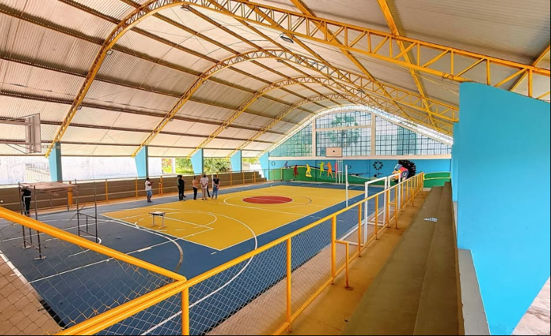 Quadra poliesportiva da Escola Municipal Dr. Nonato Ibiapina está sendo reformada