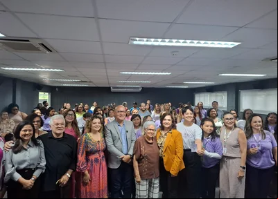 Simpatizantes da causa e autoridades no evento