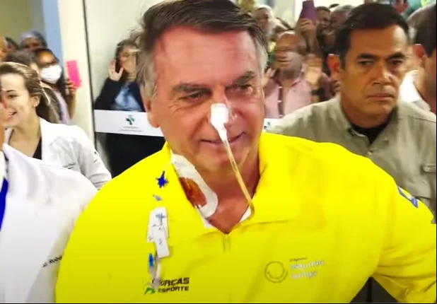Bolsonaro deixando Hospital em Natal